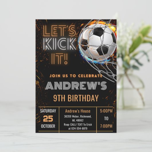 Custom Eenvoudige Voetbal Verjaardag uitnodiging (Staand voorkant)