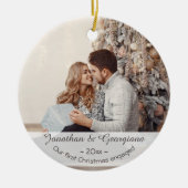 Custom eerste kerstverloofde 2025 fotovakantie keramisch ornament (Voorkant)