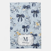 Custom Elegant Blue Bow Floral Monogram Theedoek (Verticaal)