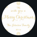 Custom Elegant Faux Gold Merry Christmas Sneeuwvlo Ronde Sticker<br><div class="desc">Elegant,  aangepast,  gepersonaliseerd,  wit,  mooi faux gouden script / typografie "We wish you a Merry Christmas",  sneeuwvlokken,  klassieke ronde stickers blad. Om aan te passen,  typ gewoon jouw naam / namen van het paar / familienaam / achternaam,  en het jaar. Een prachtige sticker perfect voor uw kerstmailings dit vakantieseizoen.</div>