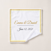 Custom Elegant Minimalist Wedding Names & Date  Bad Handdoek (Wasdoekje)