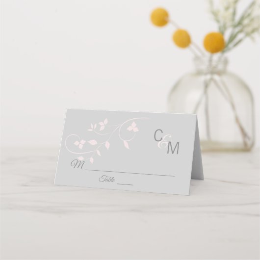 Custom Elegant Monogram Blush Roze Grijs Bruiloft Plaatskaartje (Voorkant)