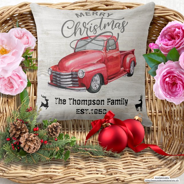 Custom Elegant rustiek hout Rode vrachtwagen Famil Kussen (Trendy vintage red truck for family. Merry Christmas. Rustic wood background. Elegant Christmas deco)