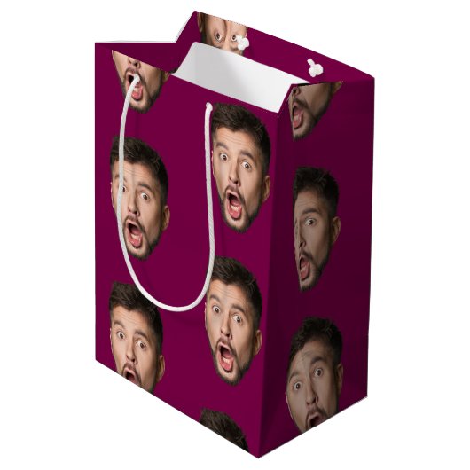Custom Face Personalized Birthday Wedding Party Medium Cadeauzakje (Achterkant Gekanteld)
