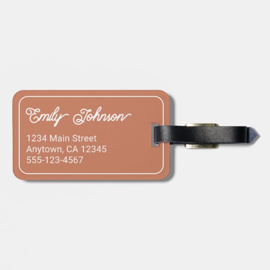 Custom Family Name in Elegant Script Terracotta Bagagelabel (Achterkant horizontaal)