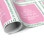 Custom Family Name Modern Pink & Green Christmas Cadeaupapier (Rol Hoek)