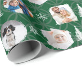 Custom Family Photo Collage Green Christmas Cadeaupapier (Rol Hoek)