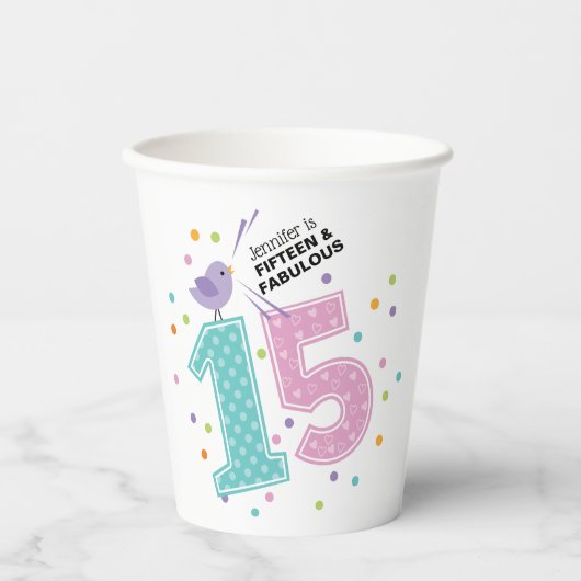 Custom Fifteen en Fabulous Roze Confetti Verjaarda Papieren Bekers (Voorkant)