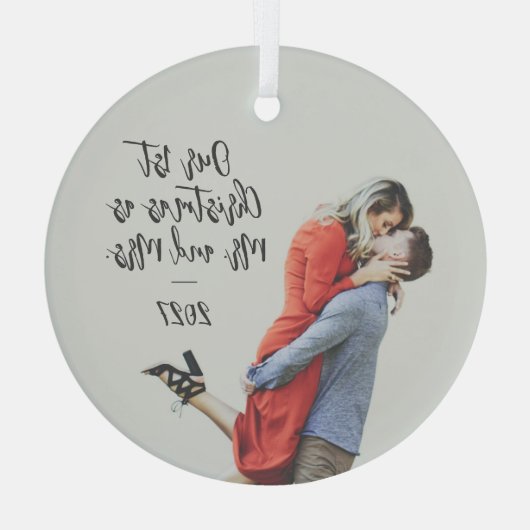 Custom First Christmas Mr en Mrs Photo Overlay Glas Ornament (Achterkant)