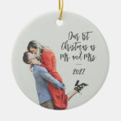 Custom First Christmas Mr en Mrs Photo Overlay Keramisch Ornament (Voorkant)