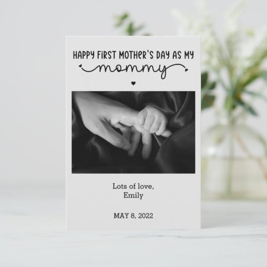 Custom First Moederdag Cute Minimalist Kaart (Staand voorkant)