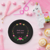 Custom Floral Wreath on Black Papieren Bordje (Feest)