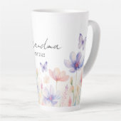 Custom Grandma Est. Year - Flower and Butterfly Latte Mok (Rechterhoek)