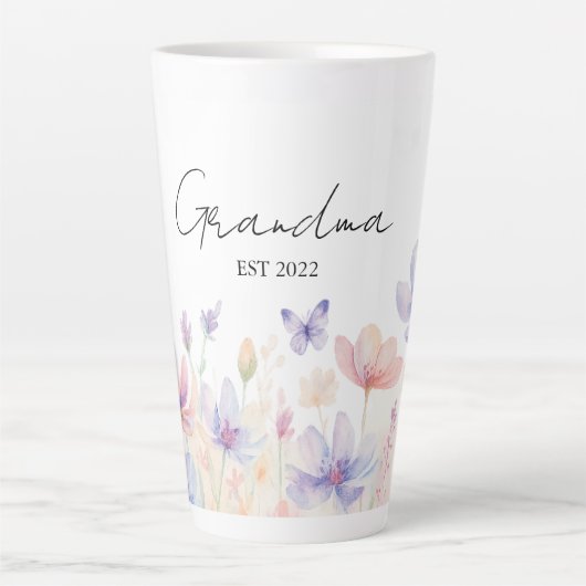 Custom Grandma Est. Year - Flower and Butterfly Latte Mok (Voorkant)