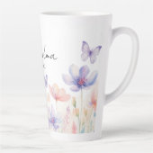Custom Grandma Est. Year - Flower and Butterfly Latte Mok (Rechts)