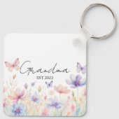 Custom Grandma Est. Year - Flower and Butterfly Sleutelhanger (Achterkant)