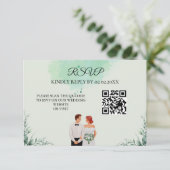 Custom green watercolor flowy wedding RSVP kaartje (Staand voorkant)