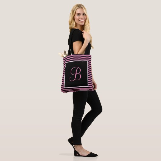 Custom Groot Initiaal Roze en Zwart Gestreept Tote Bag (Op model)