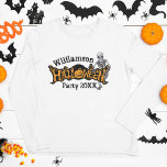 Custom Halloween Jaarlijks Party Skelet Lange Mouw T-shirt<br><div class="desc">Cool custom jaarlijkse Halloween party lange mouw T-shirt met een griezelig skelet dat boven spooky oranje en zwarte tekst hangt en een geweldige Jack O lantaarn. Pas aan met uw big bash informatie voor al uw gasten of familieleden.</div>