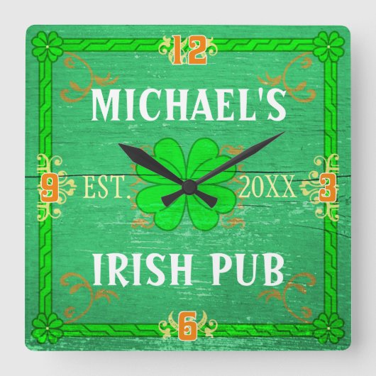 Custom Home Bar Irish Pub Green Wood with Name Vierkante Klok (Voorkant)