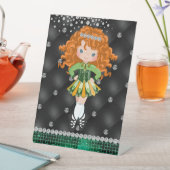 Custom Irish Dance Redhead Girl Green, Black Reclamebord Met Voetstuk (Insitu)