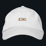 Custom King Modern Cotton-Pet met Elegant Geborduurde Pet<br><div class="desc">De "King" tekst is in vetgedrukte letters op dit witte katoenen pet geborduurd, waardoor het een moderne, stijlvolle uitstraling heeft. De verstelbare riem maakt het perfect voor elke hoofdmaat en dagelijks draag.</div>