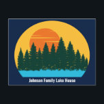 Custom Lake House Family Trip zonsondergang Briefkaart<br><div class="desc">Mooie familie meer vakantie blauw briefkaart met de  blauwe wateren onder het bos van bomen en koele oranje zonsondergang. Schattigee kampeertrip Keepsake souvenir voor uw natuur-uitje of wildernisgroep.</div>
