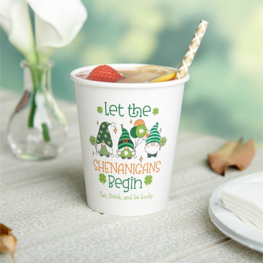 Custom Let the Shenanigans Begin Gnome Party Papieren Bekers (Insitu)