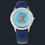 Custom Leuke Gingerbread Man Horloge<br><div class="desc">Dit schattige kinderhorloge heeft een schattige, lachende peperkoek man die is versierd met ijsjes op zijn armen en benen en rode kerstknopen op zijn buik. Personaliseer het horloge van dit kind voor een aangepast kersthorloge.</div>