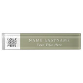 Custom Logo Modern Sage Green Name Title Simple Naambordje (Voorkant)