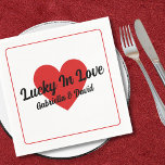 Custom Lucky In Love Hart Namen Koppels Douche Servet<br><div class="desc">Verhoog uw Las Vegas-thema koppels douche met onze gepersonaliseerde 'Lucky In Love' servetten! Geef uw viering de glitter en glamour van de Strip met deze stijlvolle servetten, ontworpen in een levendig palet van rood, wit en zwart. Elk servet toont een charmant hartenmotief, geaccentueerd door de grillige tekst 'Lucky In Love'...</div>