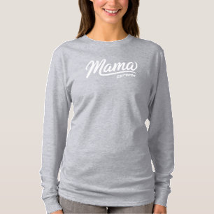 Custom Mama Est. Shirt met lange mouwen – geperson
