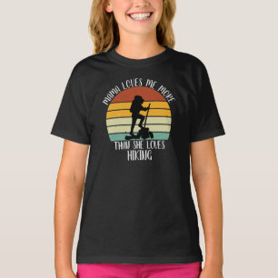 CUSTOM Mama houdt meer van me dan van haar. T-shirt