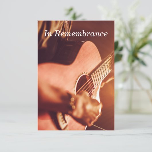 Custom Memorial Service Guitar Player Music Invita Kaart (Staand voorkant)