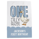 Custom Modern Blue One Silly Goose First Birthday Medium Cadeauzakje (Voorkant)