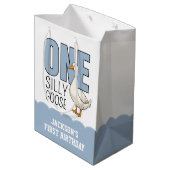 Custom Modern Blue One Silly Goose First Birthday Medium Cadeauzakje (Achterkant Gekanteld)