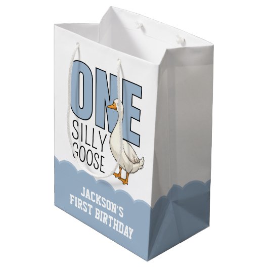 Custom Modern Blue One Silly Goose First Birthday Medium Cadeauzakje (Achterkant Gekanteld)
