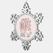 Custom Modern Een Gekke Gans Eerste Verjaardag Tin Sneeuwvlok Ornament (Rechts)