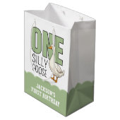 Custom Modern Green One Silly Goose First Birthday Medium Cadeauzakje (Achterkant Gekanteld)