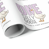 Custom Modern Lilac One Silly Goose First Birthday Cadeaupapier (Rol Hoek)