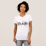 Custom Moeder van de bruid Party T-shirt<br><div class="desc">Moeder van de bruid pijl T-shirt. Aanpassen met jouw naam of leeg laten. Geweldig voor bruidsfeesten.</div>