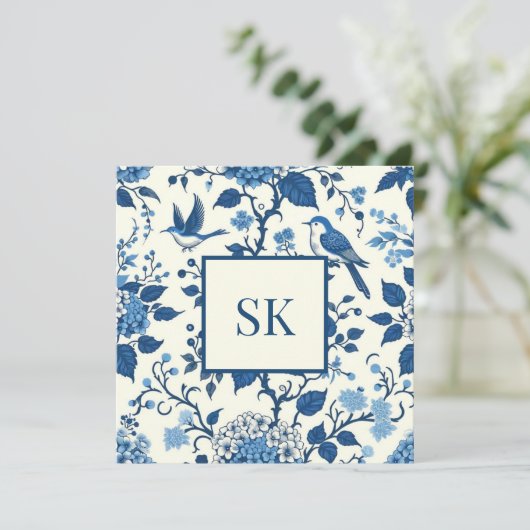 Custom Monogram Chinoiserie Blauw en Wit (Staand voorkant)