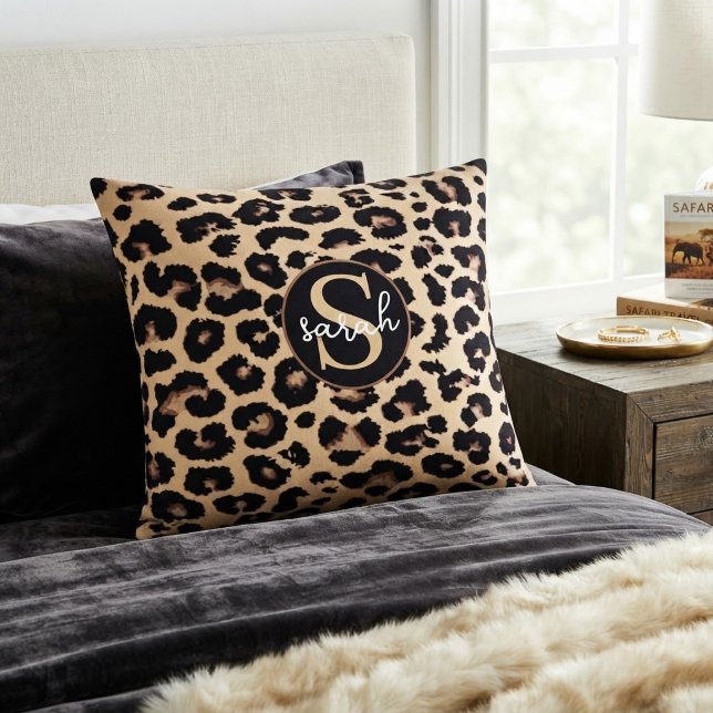 Custom Monogram Initial & Name Chic Leopard Print  Accent Kussen (Creator heeft geüpload)