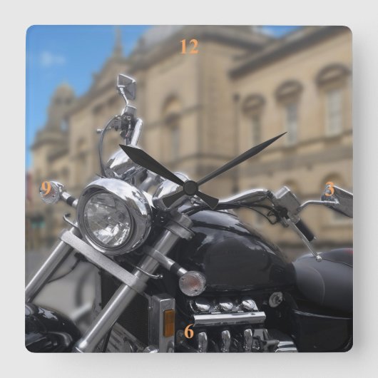 Custom Motorbike in Bath. Vierkante Klok (Voorkant)