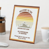 Custom Mountain Sunset Log Cabin Welkom Reclamebord Met Voetstuk (Insitu)