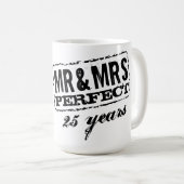 Custom Mr. en Mrs. bruiloft jubileum koffiemok (Voorkant rechts)