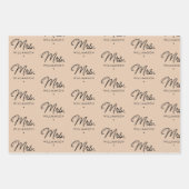 Custom Mrs. Est. Modern Elegant Script Newlywed Inpakpapier Vel (Voorkant)