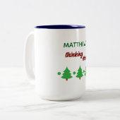 Custom Name Funny Thinking Drink Christmas Trees Tweekleurige Koffiemok (Voorkant links)