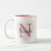 Custom Name &Initial Elegant Dusty Rose Pink Mug   Tweekleurige Koffiemok (Links)