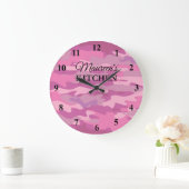 Custom name pink army camo kitchen wall clock grote klok (Huis)